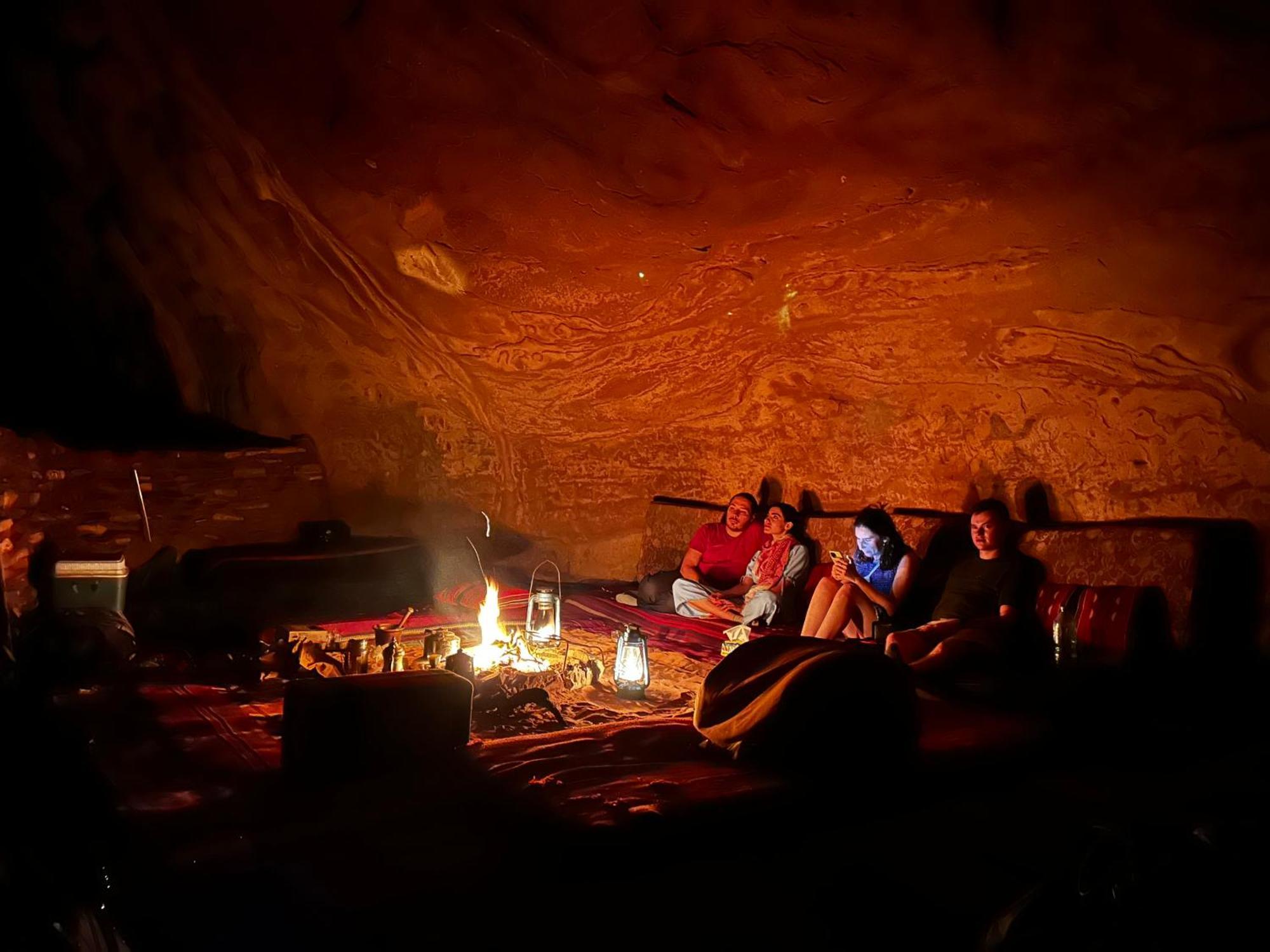Wadi Rum Cave Camping Ngoại thất bức ảnh